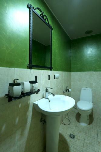 Hostal Daravand Guest House