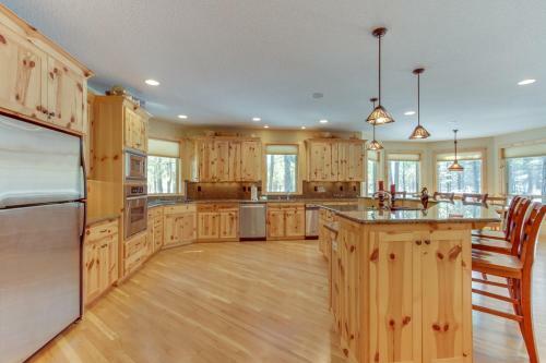 Black Butte Manor Bordering Forest