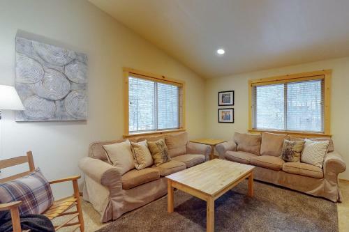 Black Butte Ranch: South Meadow Home Eighty-four