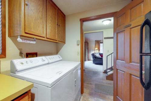 Black Butte Ranch: South Meadow Home Eighty-four