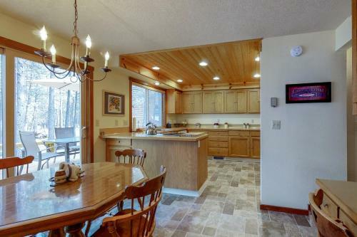Black Butte Ranch: South Meadow Home Eighty-four