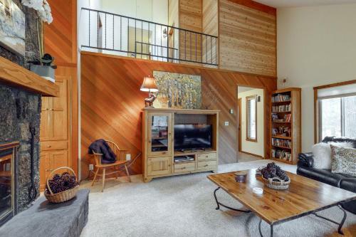 Black Butte Ranch: South Meadow Home Eighty-four