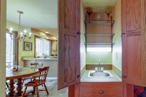 Black Butte Ranch: South Meadow Home Eighty-four