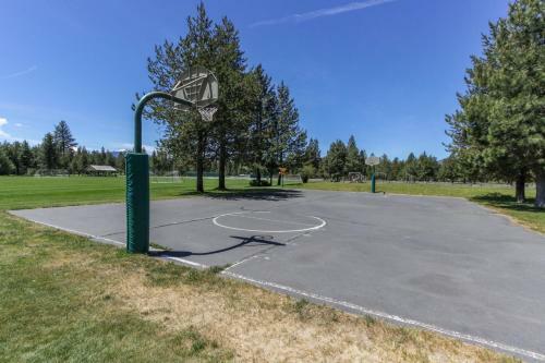 Black Butte Ranch: Grey Owl Getaway On The Greens