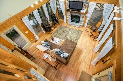 Romance In The Ravine - Hocking Hills Cabin