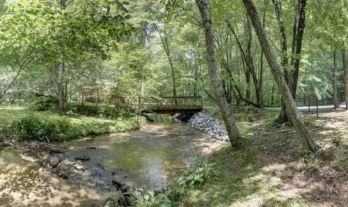 Creekside Cove