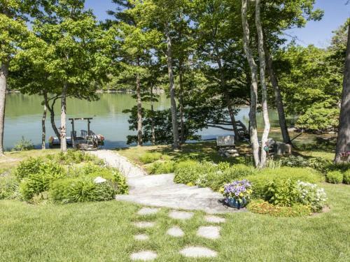 7 Apple Hill Lane Home