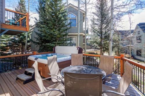 House With Hot Tub, Walk To Town