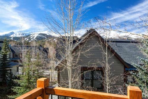 House With Hot Tub, Walk To Town