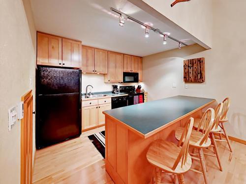 Apartamento 800 Columbine Road Condo Unit B9