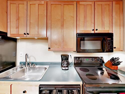 Apartamento 800 Columbine Road Condo Unit B9