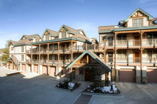 Corral 2b/2b Hot Tub 205w