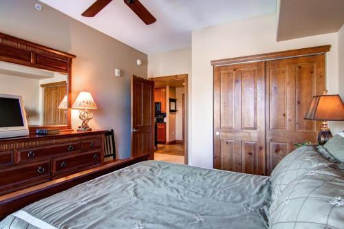 Lodge At Highland Greens 302