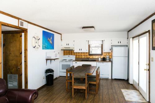 Outer Banks Motel-cape And Tower Cottages
