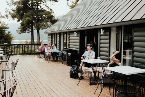 Hotel Suttle Lake & Boathouse