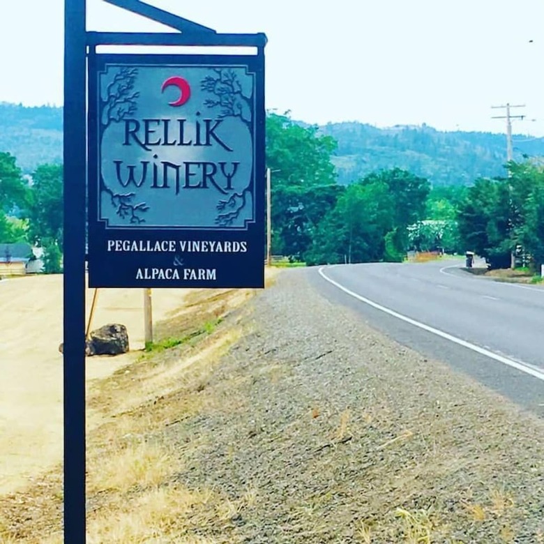 Rellik House. Winery And Alpaca Farm
