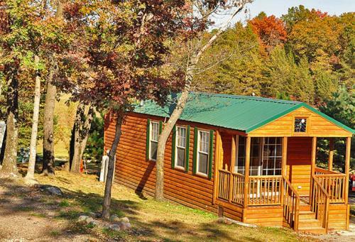 Arrowhead Camping Resort Deluxe Cabin 8