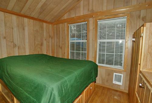 Arrowhead Camping Resort Deluxe Cabin 8