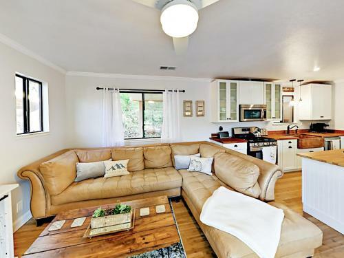 Charming Wine Country Retreat Home Home