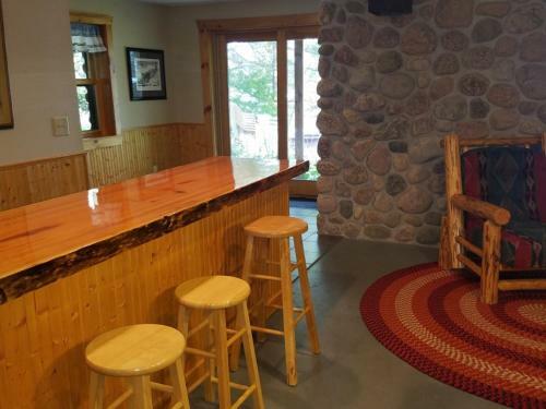 Katherine Lake Lodge Home