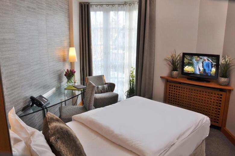 Top City Line Hotel Eggers(.)