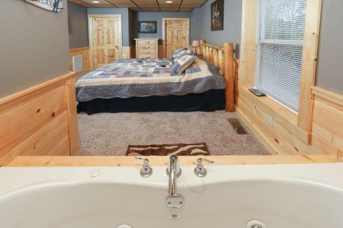 651 Country Oaks Dr Cabin