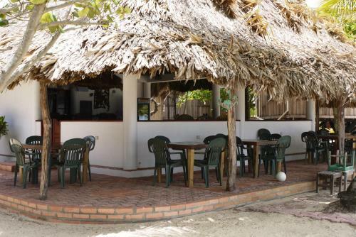Lodge Green Parrot Beach Houses And Resort