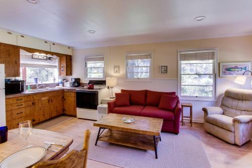 Woodland Cottage By The Sea