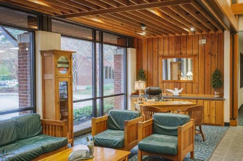 Williamsburg Woodlands Hotel - A Colonial Williamsburg Hotel