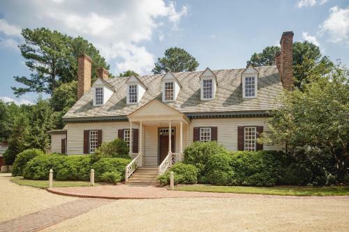 Colonial Houses - A Colonial Williamsburg Hotel