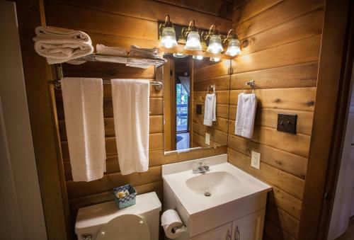 Lake Texoma Camping Resort Cabin 16