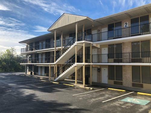 Hotel Apm Inn And Suites