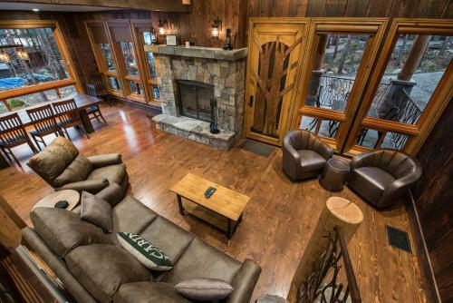 1r Rustic Retreat