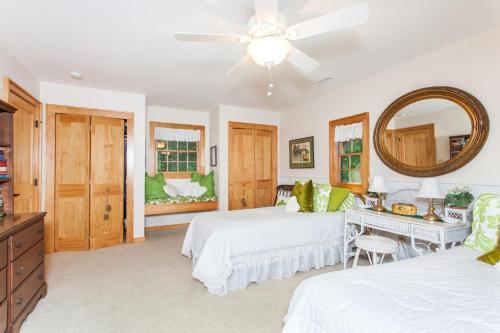 113 Mountain Cove Road House