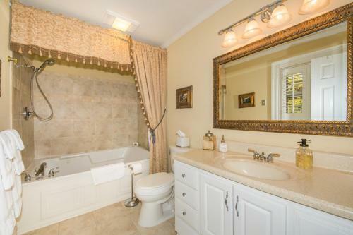 Oak Hill On Love Lane Bed And Breakfast Inn