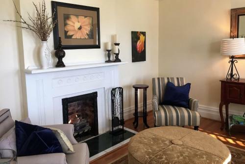 Oak Hill On Love Lane Bed And Breakfast Inn