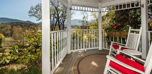 Oak Hill On Love Lane Bed And Breakfast Inn