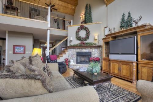 Smoky Mountain Holiday 4 Bedroom Cabin