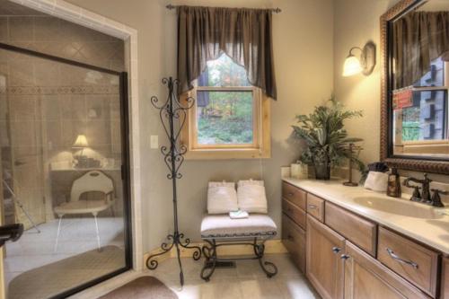 Smoky Mountain Holiday 4 Bedroom Cabin