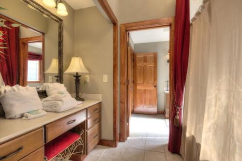 Smoky Mountain Holiday 4 Bedroom Cabin