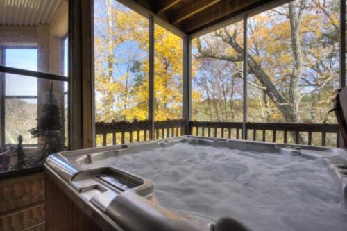 Smoky Mountain Holiday 4 Bedroom Cabin