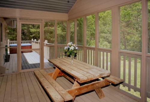 Misty Cove - Sevierville Cabin