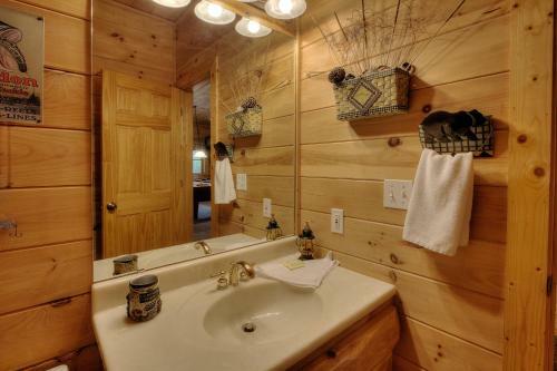 A Fishing Hole #156 - One Bedroom Cabin