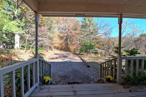 Lilly's Mountain Getaway Home