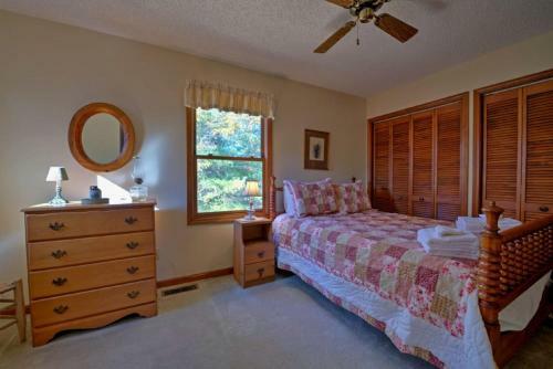 Lilly's Mountain Getaway Home