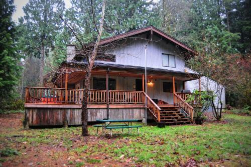Riverview Retreat Four-bedroom Chalet