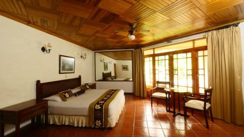 Hotel Rio Perlas