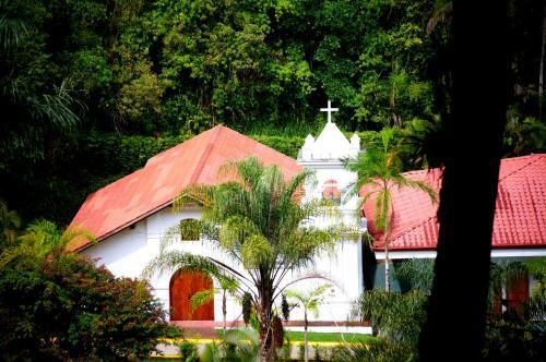 Hotel Rio Perlas