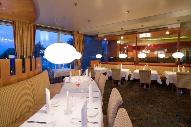 Penz Hotel West
