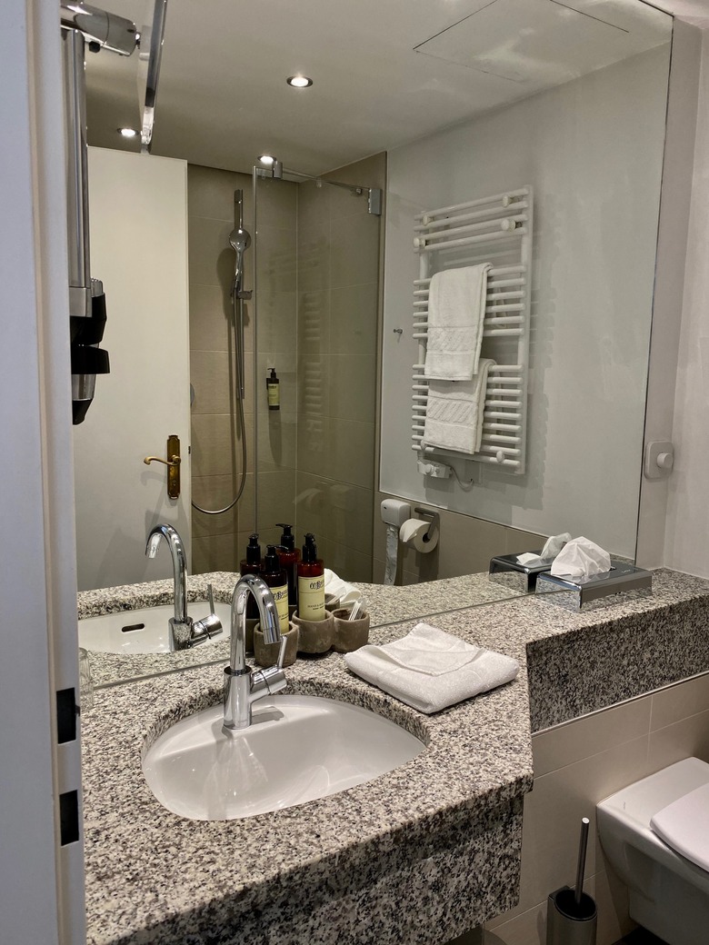Hotel NH Carlton